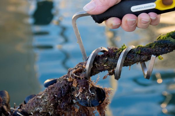 The cleaning of marine rope with Ropecleaner.